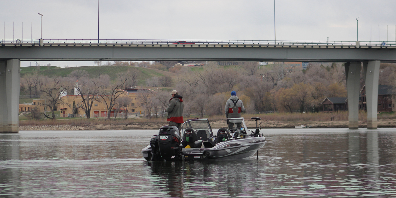 Boat below Memorial Bridge